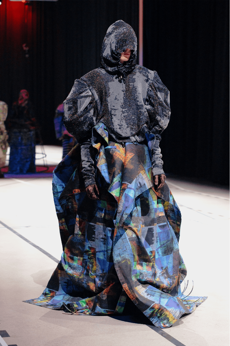 HANg, freeze, crash - video game and hardware glitches meet victorian fashion, portfolio item 6