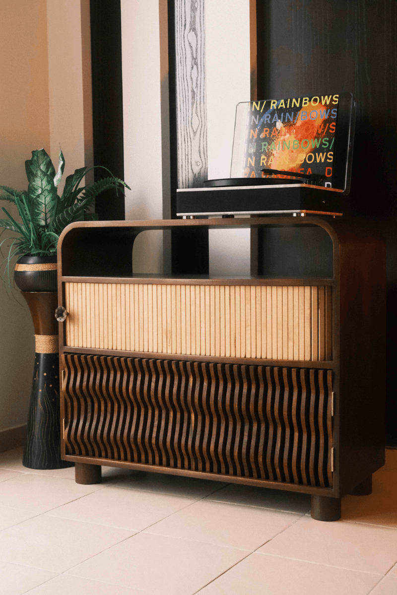 Juke - record player table, portfolio item 1