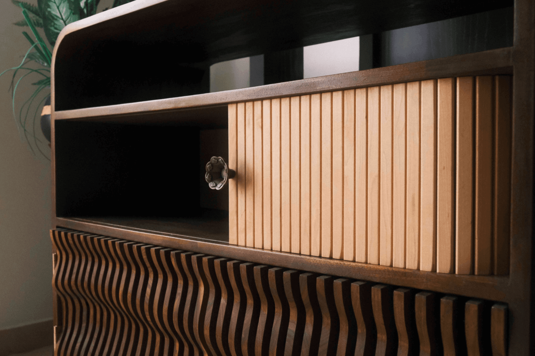 Juke - record player table, portfolio item 3